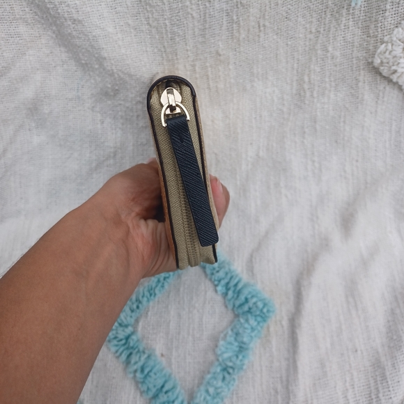 Kate Spade Gold Sparkle Wallet!  Never used! Beautiful!!! - Picture 5 of 10